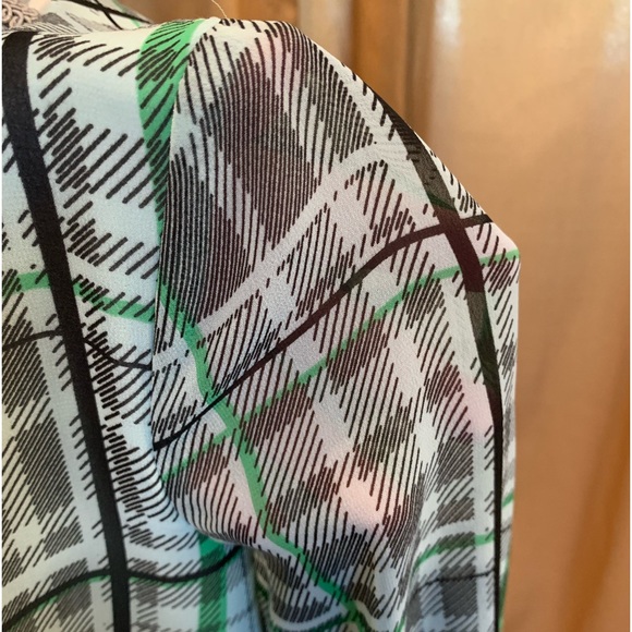 Vince Camuto woman’s fold over waist; plaid L/S blouse - Picture 5 of 8